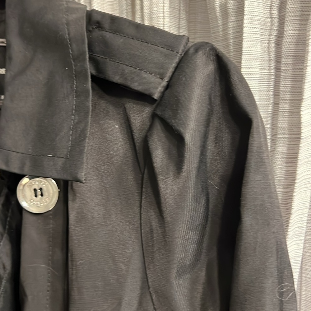 Limited Rain Coat Women’s Petite size small excellent used condition. Pockets - Picture 8 of 10